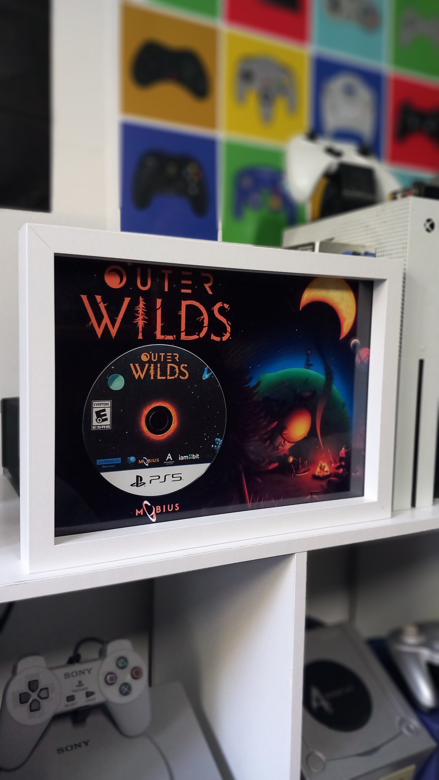 Cadre décoratif Outer Wilds PS5 – feu de camp trou noir Mobius Digital